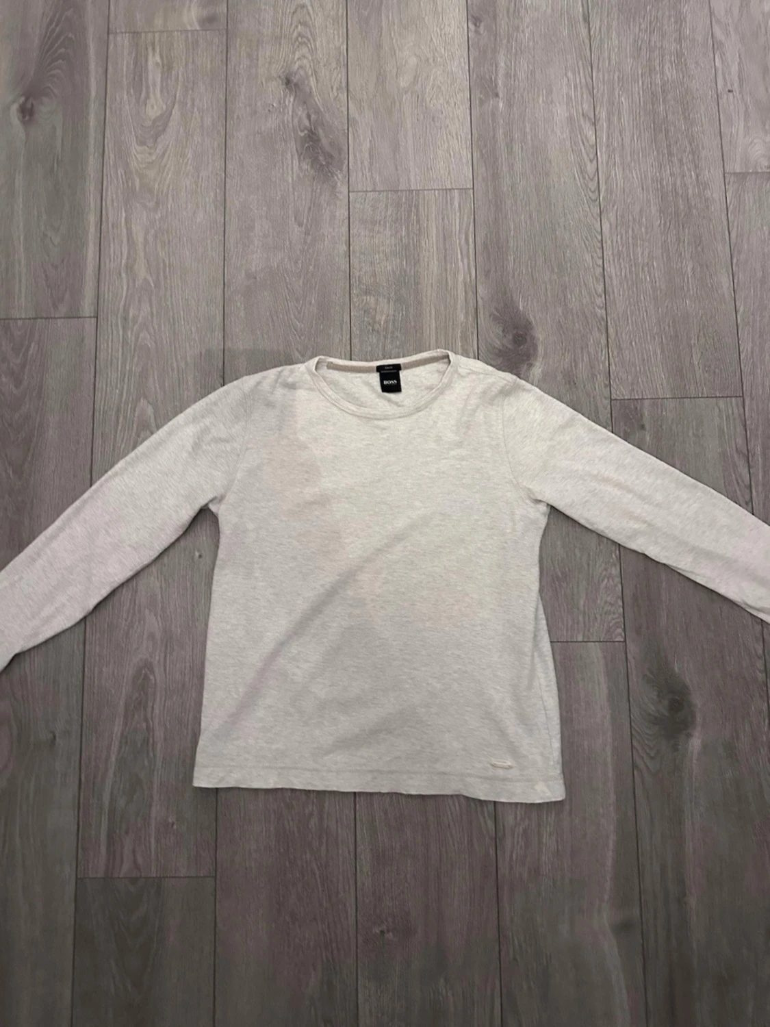 Ljusgrå långärmad tröja från BOSS - 1