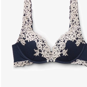 BYTE!! - har exakt denna i C kupa men den är för liten! så är de någon som skulle vilja byta den mot en D så hör av er! använt fåtalgånger  då den är ganska för liten❣️sedan bara legat hemma