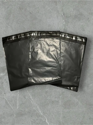 Frakt påsar 🚚  - Jag säljer fraktpåsar i storlek 16x27 cm och det är storlek S, säljer dom för 5kr styck men mycket billigare i bulk!