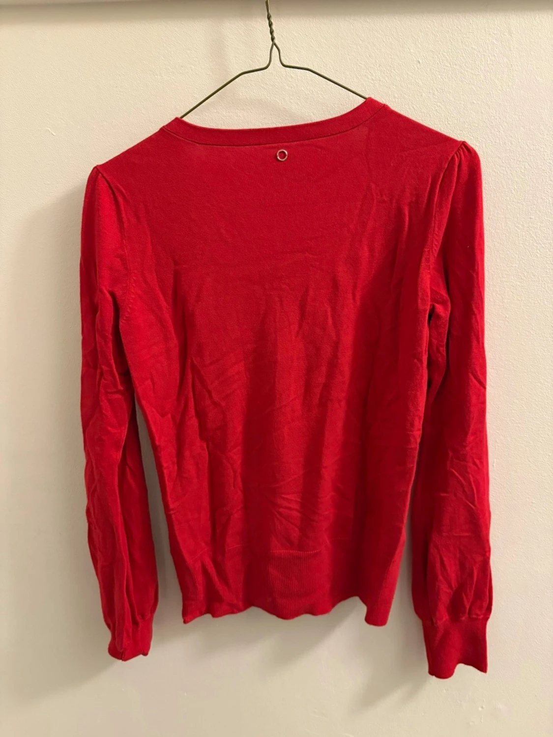 Röd kofta med puffärm och knappar - 3