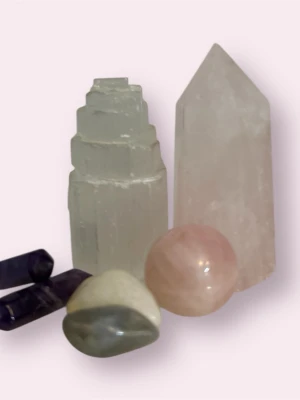 Kristaller  - Olika kristaller som säljs💓.                                           Kan diskuteras om pris