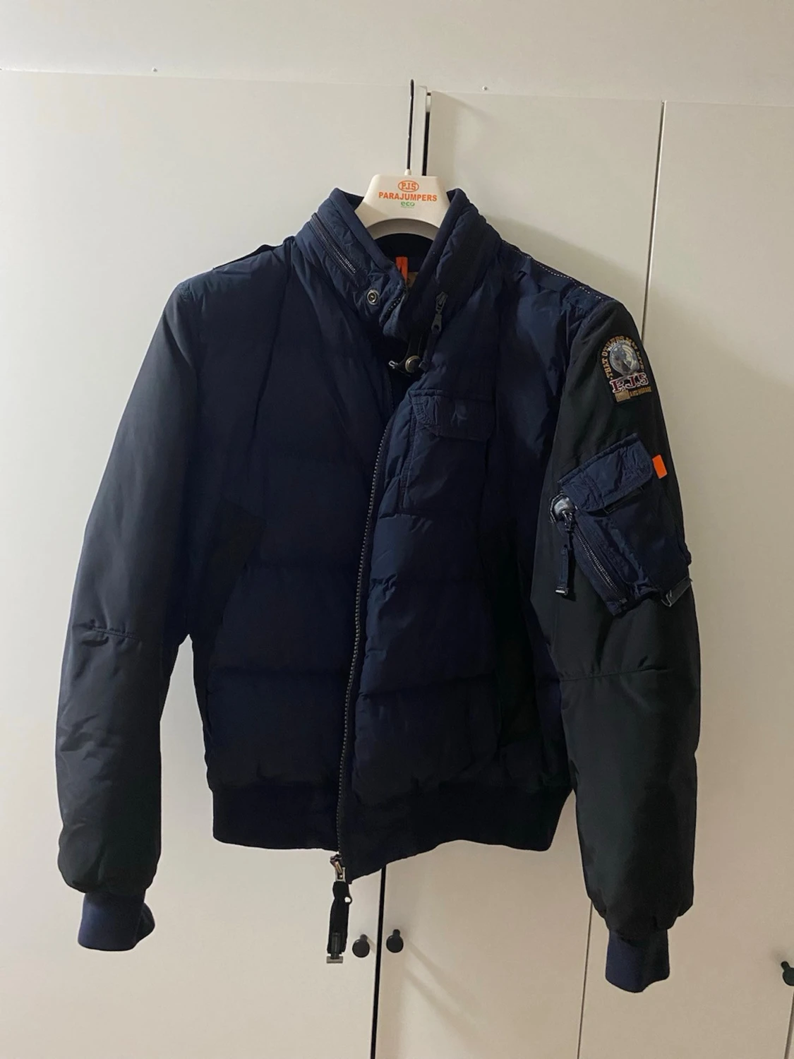 Mörkblå pufferjacka från Parajumpers