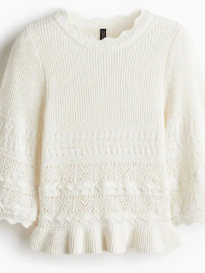 Vit tröja från H&M - Supersöt vit tröja från H&M❤️Har används  bara 2 gånger så tröjan är som ny och har inga defekter. Storlek XXS men passar som XS också!! Om ni har frågor eller behöver mer bilder skriv!! Nypris: 349 kr. Priset går att diskutera 💕