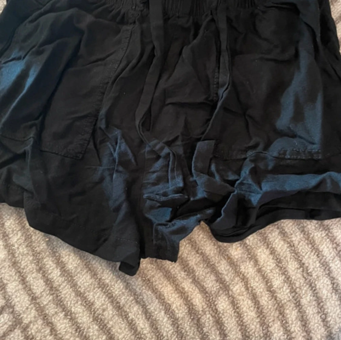 Luftiga svarta shorts 