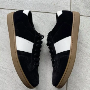 Saint laurent sl/10 - Intressekoll på dessa Saint Laurent (SL/10) sneakers, hör av dig om du är intresserad eller har frågor! 