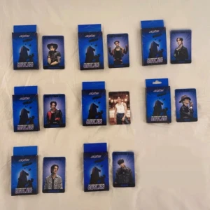 Ateez platform  - Pris: 40kr styck + frakt! Innehåller inga random pcn, bara ett set med pcn av den medlemmen du valt + member sticker.