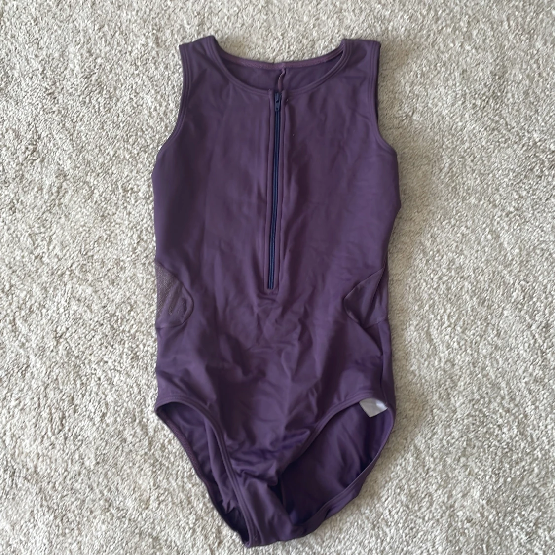 Lila gymnastikdräkt