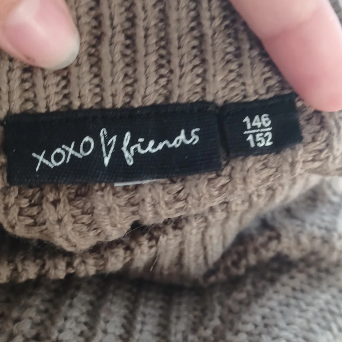 Beige stickad tröja från XOXO Friends - 91