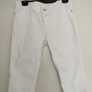 Vita 3/4 jeans - Hela och rena, inga fläckar Fint skick Normala i storleken