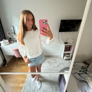 Vit sweatshirt - Vit sweatshirt med tryck🤍