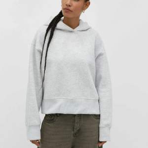 Grå snygg hoodie från stradivarius, köpt på Zalando💞💞