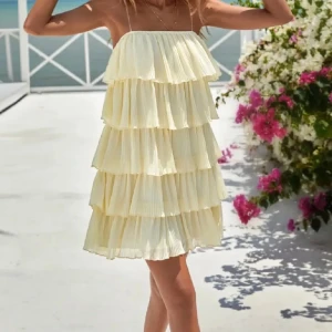 Volang klänning - Säljer denna superfina klänning då den inte kommer till användning, endast använd en gång❤️