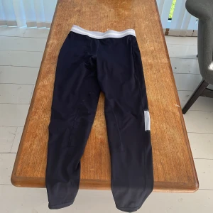 Ridtights - Sköna mörkblåa ridtights. Andvända 1 gång. 