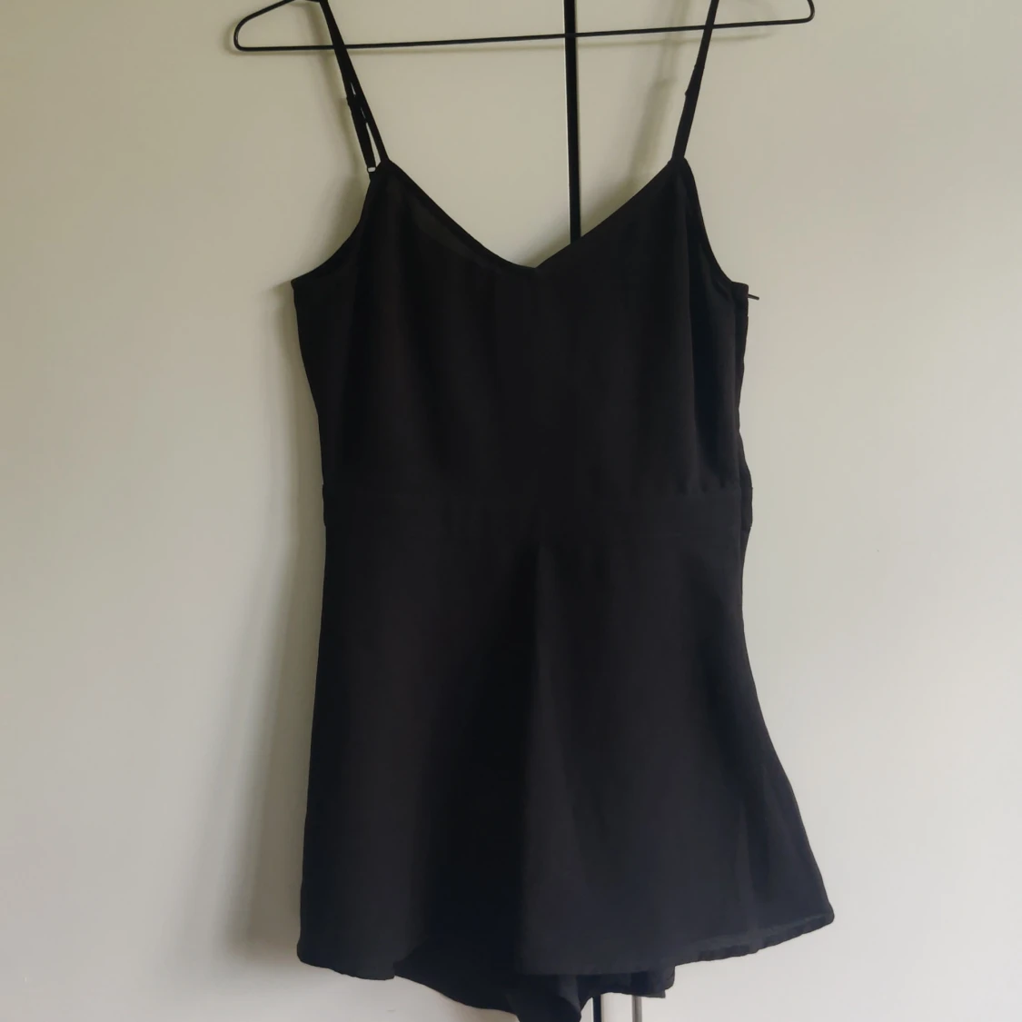 Jumpsuit/playsuit med öppen rygg