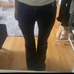 Bootcut jeans från Weekday, nypris 599kr