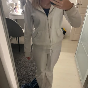 Vit tröja  - Storlek XS Från h&m  