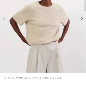 Soft goat tröja - Säljer denna superfina tröja från soft goat i 100% Kashmir då den inte kommer till användning längre. Väldigt bra skick förutom att den är något krymt, vilket syns på bilden, men inget som man tänker på särskilt mycket. Därav priset. Nypris 2195💕