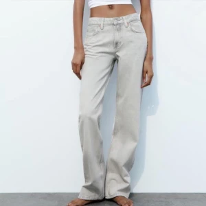 Zara bukser - Brugt få gange, er lidt slidt i bunden. Men meget lidt. 