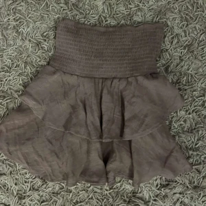 Kjol - Beige/brun kjol som knappt är använd 