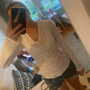 Spetstopp - säljer denna jättesnygga spetstoppen i bra skick då den inte används. 