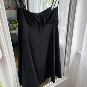 Klänning - Aldrig använd, erbjuder paketpris vid köp av fler varor! 