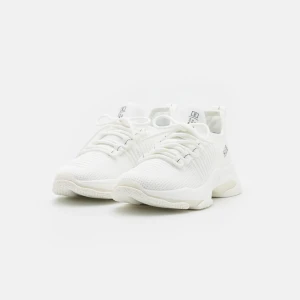 Steve Madden - Säljer mina vita Steve madden pga att dom inte kommer till användning. Strl 38.