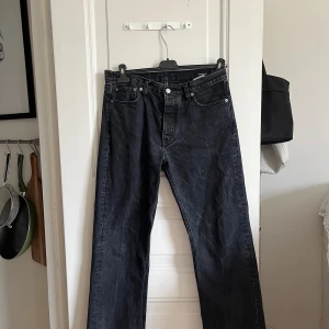 Jeans Hope - Rush Jeans från Hope i bra skick. Storlek 30. Köpt för 2 300 kr.  Pris kan diskuteras.   Hämtas på Södermalm!