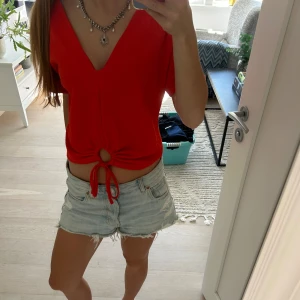 Röd topp - Jätte gullig röd topp, aldrig använd från zara!