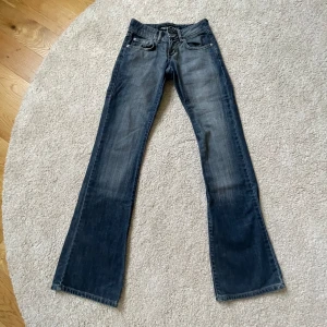 Ljusblå jeans😇😇 - Säljer nu dessa as snygga jeans med en lite mer uttvättad ljusblå färg!🥰