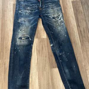 Feta dsquared jeans go passform fett färg, bara att skriva kan diskutera pris  100% autentiska 🫡