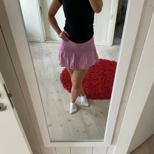 Söt rosa kjol - Väldigt fin rosa kjol, köpt utomlands. Aldrig använd.