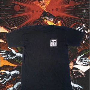 Obey tee - 💥svin fet obey t shirt som är ganska ny💥 ☄️skriv för fler bilder💥 📛pris kan som vanligt diskuteras📛