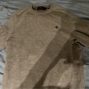 Morris tröja  - Morris tröja, 100% merino ull Inte alls andvänd mycket, skicka 9/10 Inga defekter  Storlek S Priset kan diskuteras vid snabb affär!