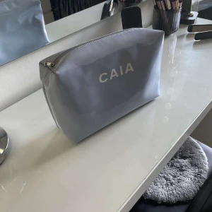 Caia nessesär  - Blå från caia. 