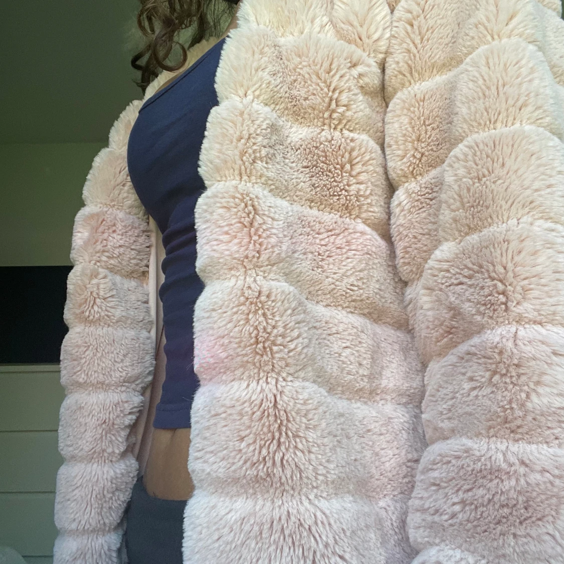 Rosa pälsjacka - 90