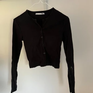 Svart kofta - Svart kofta från lager 157 använd 2-3 gånger💕