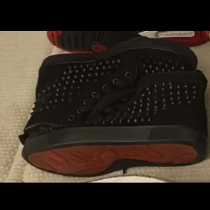 Loubs  - Säljer dem för billigt eftersom jag tappade en spik 