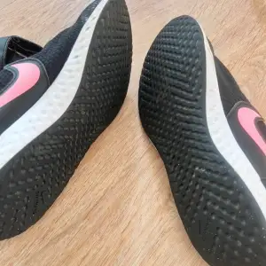 Nike gym shoes