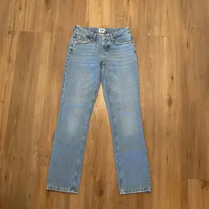 Jag säljer blåa jeans från lager 157 i storlek xxs. Jeansen är i bra skick och modellen heter ICON. Nytt pris är 400kr och jag säljer dem för 250kr. Jeansen är lågmidjade💗