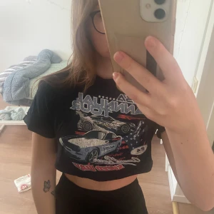 Magtröja - En kortare magtröja från H&M i storlek xs. Är i mycket bra skick. Sällan använd. 