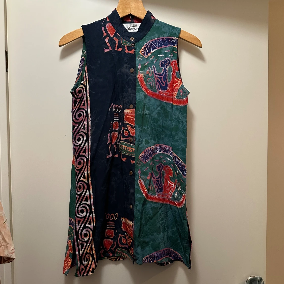 Blus med coolt tryck - 90