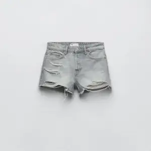 Jeans shorts ifrån zara helt nya! Lappen är borta men de är aldrig använda, bara testade💕säljs då jag vill ha en annan färg
