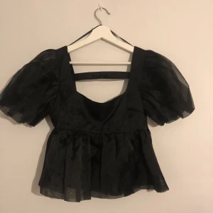 Festtop fintopp BikBok - Superfin! Har haft den både på fester och middagar. Skriv för fler bilder! 💖