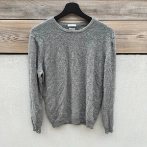 Stile benetton merinoulls tröja - Jätte fin Merino tröja i storlek M, skulle även säga att den passar S. Den är knappt använd och är i mycket fint skick!