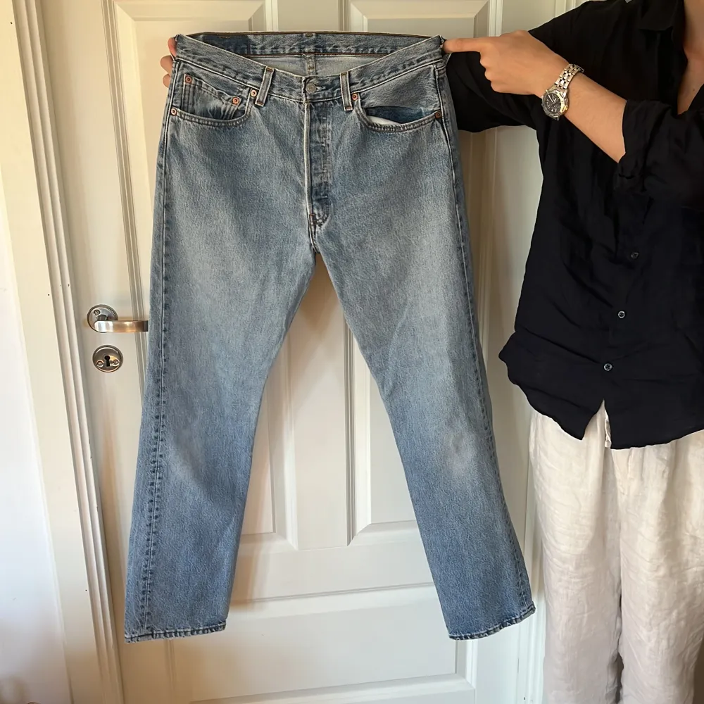 Levis 501 vintage jeans, i en ljus tvätt i storlek: W32, L32, oanvända . Jeans & Byxor.