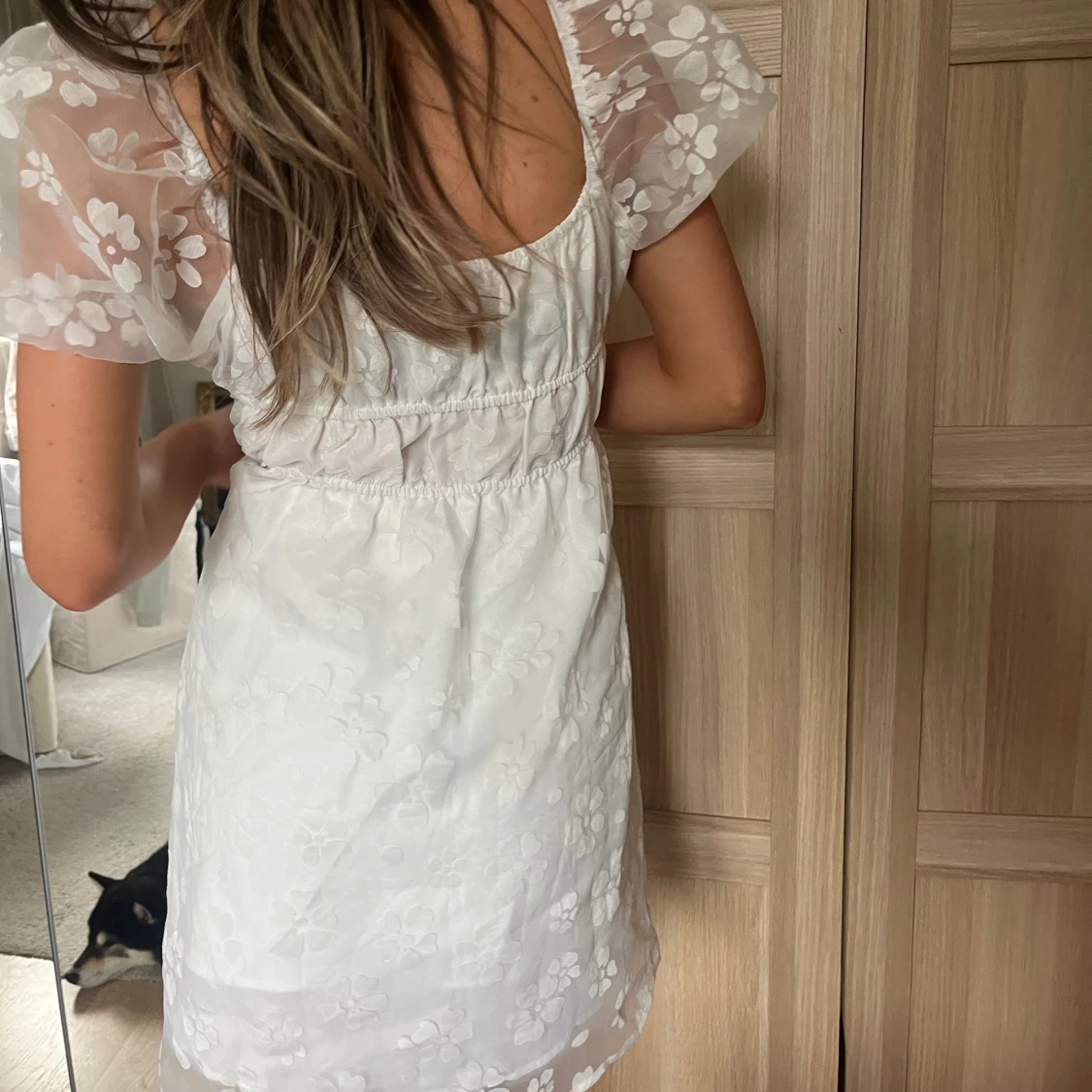 Klänning med puffarmar