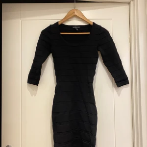 Utgångsklänning/festklänning - Från- Mango Storlek- XS-S Lagom kort