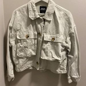 Jacak - Ljusgrön jeans jacka storlek S från zara