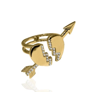 Ioaku ring - Ring från Ioaku. Tappat lite färg på pil spetsen och lite repor på hjärtatmen annars i bok skick men därav priset och justerbar. Nypris: 499kr, mitt pris: 150kr + frakt