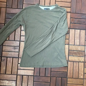 Khaki färgad långärmad - Långärmad tröja med khaki färg😇